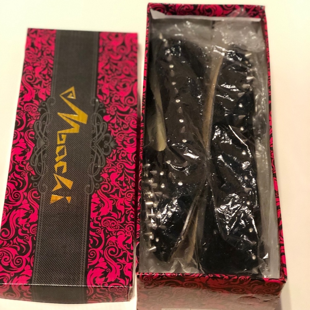 Machi Spiked flats